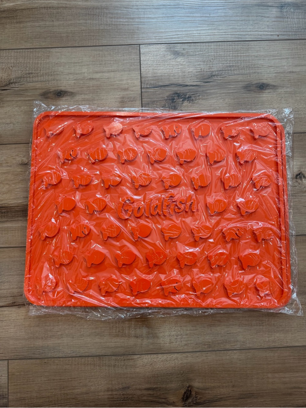 limited-edition Goldfish Crumb Camouflaging Car Mats set of 2 NWT